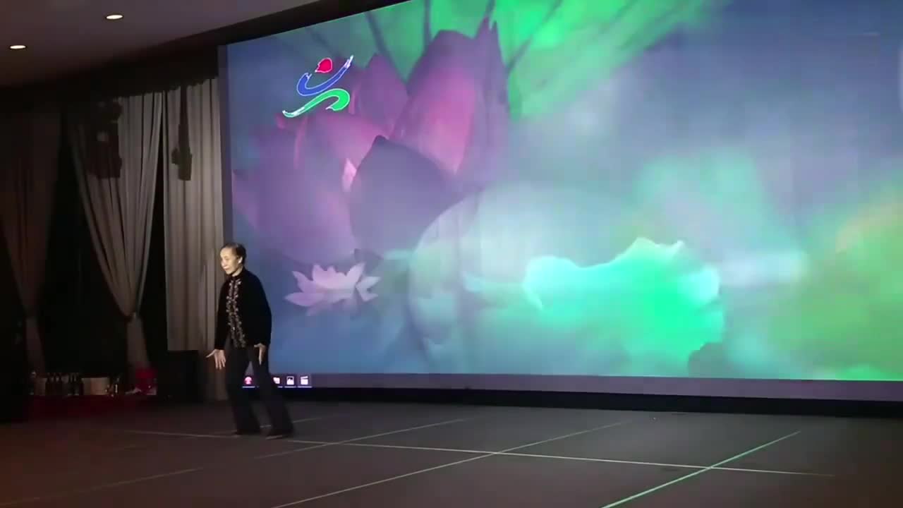 武术名家苏自芳演练的八卦掌掌掌生风身似游龙